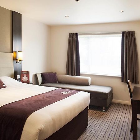 Premier Inn London Romford Central Exteriér fotografie
