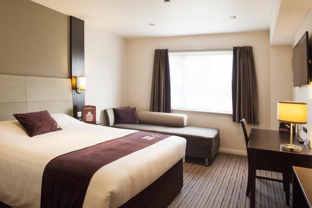 Premier Inn London Romford Central Exteriér fotografie